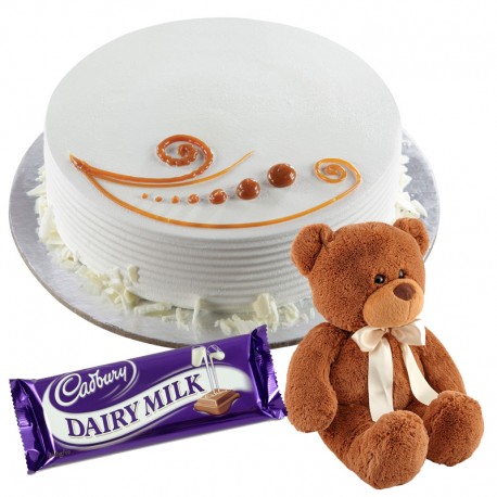 Vanilla Cake with Chocolates and Teddy